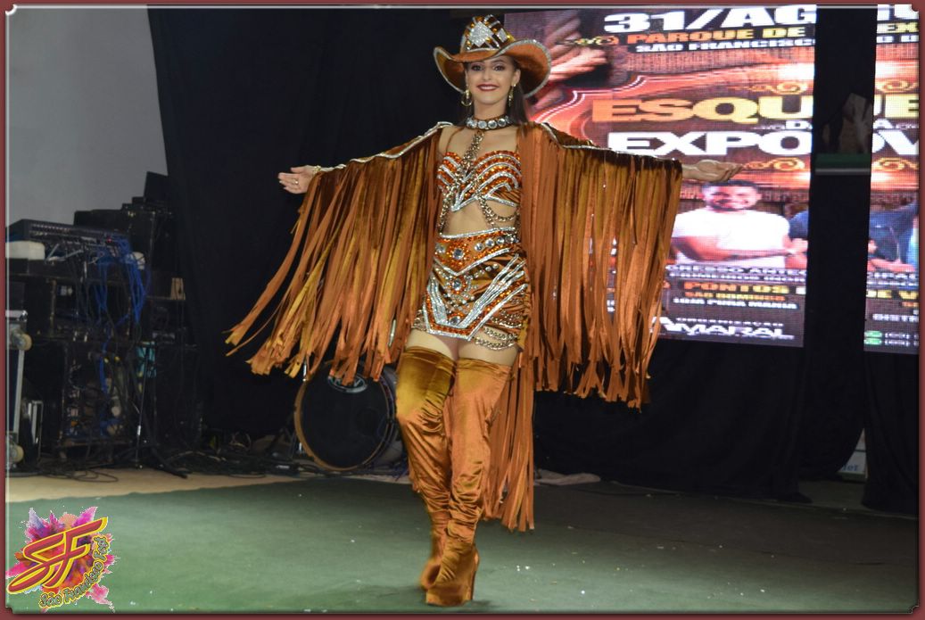 DESFILE DA RAINHA DA EXPOVALE 2019